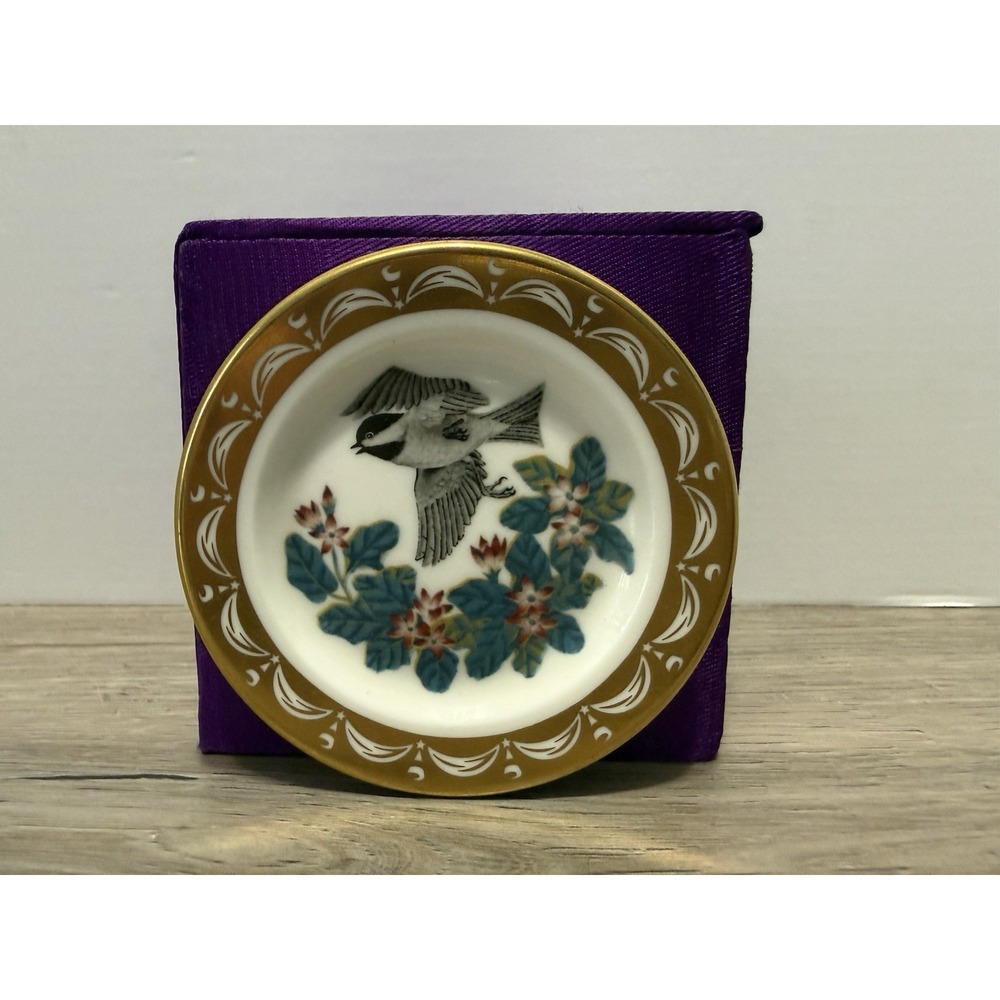 State Birds Flowers‎ Franklin MINI Plate Massachusetts Chickadee Mayflower 3"